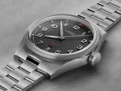 Oris ProPilot Date Automatik Edelstahl 41mm schwarzes Zifferblatt Metallband – Herrenuhren Uhr mit Datum aus Edelstahl. Das Gehäuse ist rund und silber. Das Edelstahlarmband ist silber. Das Zifferblatt ist arabisch und schwarz. – Ansicht 5