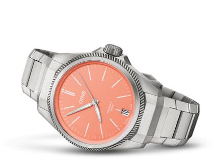 Oris Pro Pilot X Calibre 400 Automatik Titan 39mm lachsfarbenes Zifferblatt Metallband – Herrenuhren Uhr mit Datum aus Titan. Das Gehäuse ist rund und silber. Das Titanarmband ist silber. Das Zifferblatt ist ein Index in rosa. – Ansicht 5