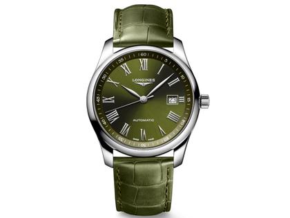 Longines Master Collection Automatik 40 mm römisch Zifferblatt olivgrün Lederband olivgrün – Herrenuhren Uhr mit Datum aus Edelstahl. Das Gehäuse ist rund und silber. Das Lederarmband ist grün. Das Zifferblatt ist römisch und grün.