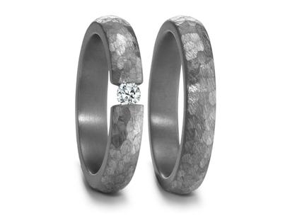 TeNo Partnerringe aus Tantal 4,0mm gewölbt mit Brillant 0,100ct – Ringe Trauring mit Besatz aus Tantal.