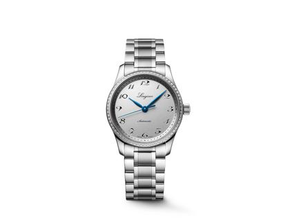 Longines Master Collection Automatik Edelstahl 34mm silberfarbenes Zifferblatt Metallband – Damenuhren Uhr ohne Datum aus Edelstahl. Das Gehäuse ist rund und silber. Das Edelstahlarmband ist silber. Das Zifferblatt ist arabisch und silber.