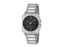 Gucci G-Flat Quarz Edelstahl 36mm schwarzes Zifferblatt Metallband YA166506 – Herrenuhren Uhr mit Datum aus Edelstahl. Das Gehäuse ist rechteckig und silber. Das Edelstahlarmband ist silber. Das Zifferblatt ist römisch Index und schwarz.