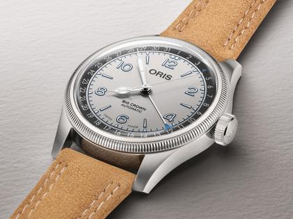 Oris Big Crown Pointer Date Lou Gehrig Limited Edition Automatik Edelstahl 40mm silbernes Zifferblatt braunes Lederband – Herrenuhren Uhr mit Datum aus Edelstahl und Leder. Das Gehäuse ist rund und silber. Das Lederarmband ist braun. Das Zifferblatt ist arabisch Index und silber. – Ansicht 6