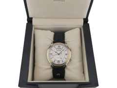 Maurice Lacroix Masterpiece Reveil - Wecker Automatik Edelstahl und Gelbgold 38mm Lederband 20584-1606 Full Set Occasion Refurbished – Herrenuhren Uhr mit Datum aus 750 Gelbgold und Edelstahl. Das Gehäuse ist rund und silber-gelbgold. Das Lederarmband Kroko / Alligator ist blau. Das Zifferblatt ist römisch Index und silber. – Ansicht 3