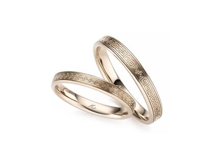 Gerstner Basic-Kollektion Trauring Paar aus 585/- Haselnussgold mit Muster-Gravur – Ringe Trauring in braun und aus 585 Weißgold/Rotgold.