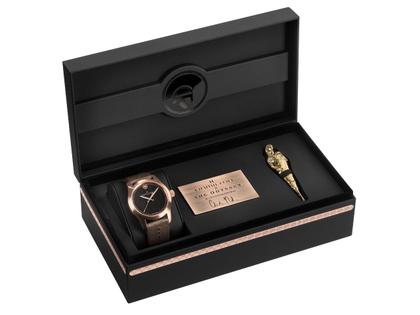 Hamilton Khaki Field The Odyssey Limited Edition Automatik Bronze 42mm schwarzes Zifferblatt braunes Lederband – Herrenuhren Uhr ohne Datum aus Bronze, Leder und Titan. Das Gehäuse ist rund und bronze. Das Lederarmband ist braun. Das Zifferblatt ist ohne Zeichen und schwarz. – Ansicht 6