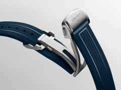 Longines HydroConquest GMT Automatik Edelstahl 43mm blaues Zifferblatt blaues Kautschukband – Herrenuhren Uhr mit Datum aus Edelstahl, Kautschuk und Keramik. Das Gehäuse ist rund und silber. Das Kautschuk / Kunststoff / Silikon Armband ist blau. Das Zifferblatt ist arabisch Index und blau. – Ansicht 4