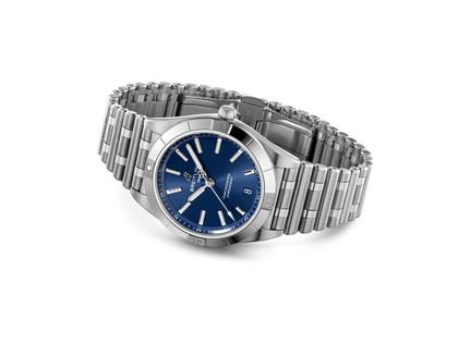 Breitling Chronomat Automatic 36 Edelstahl blaues Zifferblatt Metallband – Damenuhren Uhr mit Datum aus Edelstahl. Das Gehäuse ist rund und silber. Das Edelstahlarmband ist silber. Das Zifferblatt ist ein Index in blau. – Ansicht 2