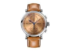 Erwin Sattler Chronograph 66 Automatik Edelstahl 44mm bronzefarbenes Zifferblatt braunes Lederband limitiert – Herrenuhren Chronograph aus Bronze, Edelstahl und Leder. Das Gehäuse ist rund und silber. Das Lederarmband ist braun. Das Zifferblatt ist arabisch Index und bronze.