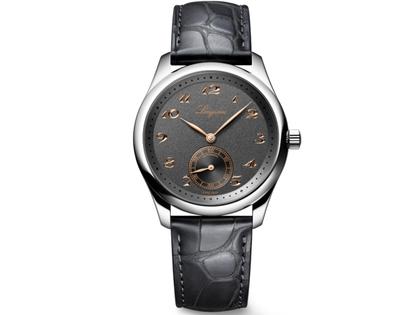 Longines Master Collection Automatik Edelstahl 38,5mm graues Zifferblatt graues Lederband – Herrenuhren Uhr ohne Datum aus Edelstahl und Leder. Das Gehäuse ist rund und silber. Das Lederarmband Kroko / Alligator ist grau. Das Zifferblatt ist arabisch und grau.