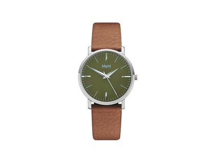 M&M New Classic Quarz Edelstahl 34mm grünes Zifferblatt braunes Lederband – Damenuhren Uhr ohne Datum aus Edelstahl. Das Gehäuse ist rund und silber. Das Lederarmband ist braun. Das Zifferblatt ist ein Index in grün.