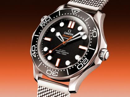 Omega Seamaster Diver 300M Automatik Edelstahl 42mm schwarzes Zifferblatt Metallband – Herrenuhren Uhr ohne Datum aus Aluminium und Edelstahl. Das Gehäuse ist rund und silber. Das Edelstahlarmband ist silber. Das Zifferblatt ist ein Index in schwarz. – Ansicht 3
