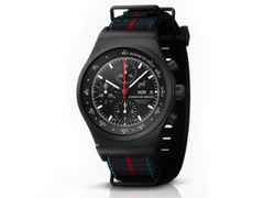 Porsche Design Chronograph 1 - 75Y Sports Car Limited Edition – Herrenuhren Chronograph aus Titan und Titancarbid beschichtet. Das Gehäuse ist rund und schwarz. Das Lederarmband ist schwarz. Das Zifferblatt ist ein Index in schwarz. – Ansicht 3