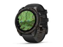 Garmin fenix 8 47mm AMOLED faserverstärktes Polymer Titan carbongrau beschichtet schwarzes Kautschukband – Herrenuhren Uhr Multifunktion aus DLC beschichtet, Kautschuk und Titan. Das Gehäuse ist rund und grau. Das Kautschuk / Kunststoff / Silikon Armband ist schwarz. Das Zifferblatt ist digital und schwarz. – Ansicht 2