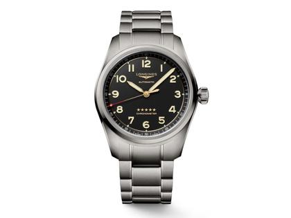 Longines Spirit Automatik Titan 42mm schwarzes Zifferblatt Titanband – Herrenuhren Uhr ohne Datum aus Titan. Das Gehäuse ist rund und grau. Das Titanarmband ist grau. Das Zifferblatt ist arabisch Index und schwarz.