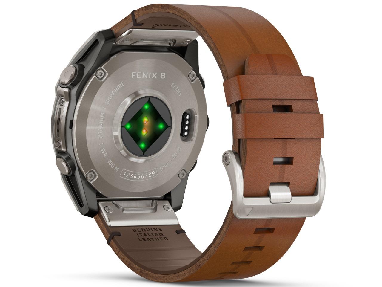 Garmin fenix 8 51mm AMOLED faserverstärktes Polymer Titan carbongrau beschichtet braunes Lederband – Herrenuhren Uhr Multifunktion aus DLC beschichtet und Titan. Das Gehäuse ist rund und grau. Das Lederarmband ist braun. Das Zifferblatt ist digital und schwarz. – Ansicht 4