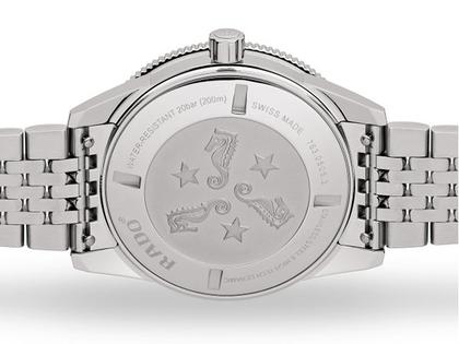 Rado Captain Cook Edelstahl blau Edelstahlband – Herrenuhren Uhr mit Datum aus Edelstahl und Keramik. Das Gehäuse ist rund und silber. Das Edelstahlarmband ist silber. Das Zifferblatt ist ein Index in blau. – Ansicht 2
