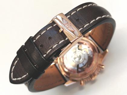 Breitling Montbrillant 01 Limited Edition Automatik Rotgold 40mm beiges Zifferblatt braunes Lederband RB013112 Full Set mit Garantie Occasion – Herrenuhren Chronograph aus 750 Rotgold. Das Gehäuse ist rund und rotgold. Das Lederarmband ist braun. Das Zifferblatt ist arabisch Index und beige. – Ansicht 5
