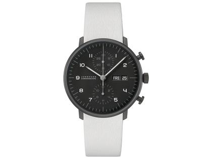 Junghans Max Bill Edition 2020 Set Chronograph und kleine Automatik – Herrenuhren Chronograph aus Edelstahl. Das Gehäuse ist rund und schwarz. Das Lederarmband ist weiß. Das Zifferblatt ist arabisch Index und schwarz. – Ansicht 2