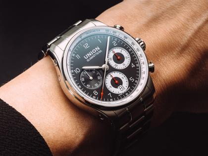 Union Glashütte Belisar Chronograph Automatik Edelstahl 40mm schwarzes Zifferblatt Metallband – Herrenuhren Chronograph aus Edelstahl. Das Gehäuse ist rund und silber. Das Edelstahlarmband ist silber. Das Zifferblatt ist arabisch Index und schwarz. – Ansicht 5