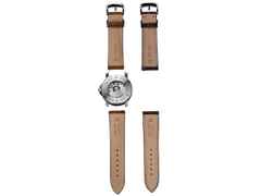 Mühle Glashütte 29er Casual Edition 30 Jahre Deutsche Einheit Automatik Edelstahl 42,4mm grünes Zifferblatt braunes Lederband – Herrenuhren Uhr mit Datum aus Edelstahl und Leder. Das Gehäuse ist rund und silber. Das Lederarmband ist braun. Das Zifferblatt ist ein Index in grün. – Ansicht 9