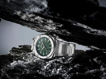 Alpina Alpiner Extreme Automatik Edelstahl 39mm grünes Zifferblatt Metallband – Herrenuhren Uhr mit Datum aus Edelstahl. Das Gehäuse ist rund und silber. Das Edelstahlarmband ist silber. Das Zifferblatt ist ein Index in grün. – Ansicht 4