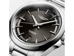 Longines Conquest Automatik Edelstahl 38mm graues Zifferblatt Metallband – Herrenuhren Uhr mit Datum aus Edelstahl. Das Gehäuse ist rund und silber. Das Edelstahlarmband ist silber. Das Zifferblatt ist ein Index in grau. – Ansicht 4