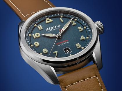 Alpina Startimer Pilot Automatik Edelstahl 40mm blaues Zifferblatt braunes Lederband – Herrenuhren Uhr mit Datum aus Edelstahl und Leder. Das Gehäuse ist rund und silber. Das Lederarmband ist braun. Das Zifferblatt ist arabisch Index und blau. – Ansicht 5