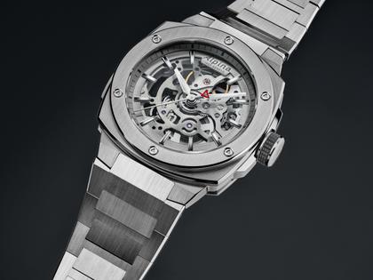 Alpina Alpiner Extreme Skeleton Automatik Edelstahl 39mm graues Zifferblatt Metallband – Herrenuhren Uhr ohne Datum aus Edelstahl und Kautschuk. Das Gehäuse ist rund und silber. Das Edelstahlarmband ist silber. Das Zifferblatt ist skelettiert und grau. – Ansicht 4