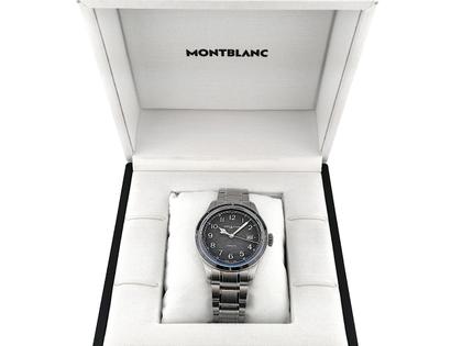 Montblanc 1858 Automatic Date 0 Oxygen The 8000 Edelstahl 41mm Metallband 130984 Full Set Occasion – Herrenuhren Uhr mit Datum aus Edelstahl und Keramik. Das Gehäuse ist rund und silber. Das Edelstahlarmband ist silber. Das Zifferblatt ist arabisch und grau. – Ansicht 5