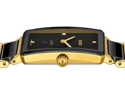 Rado Integral Quarz Edelstahl Gelbgold-PVD 28,5 x 31,5mm schwarzes Zifferblatt mit Brillanten Metallband – Damenuhren Uhr mit Datum aus Edelstahl, Keramik und PVD beschichtet. Das Gehäuse ist rechteckig und gelbgold. Das Edelstahlarmband ist schwarz. Das Zifferblatt ist ein Index in schwarz. – Ansicht 3