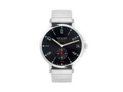 Nomos Glashütte Tangente Sport neomatik 42 Datum Automatik Edelstahl 42mm schwarzes Zifferblatt Metallband – Herrenuhren Uhr mit Datum aus Edelstahl. Das Gehäuse ist rund und silber. Das Edelstahlarmband ist silber. Das Zifferblatt ist arabisch Index und schwarz.