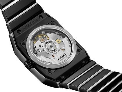 Rado Anatom Automatik Keramik 32,5mm schwarzes Zifferblatt schwarzes Keramikband – Damenuhren Uhr mit Datum aus Edelstahl und Keramik. Das Gehäuse ist rechteckig und schwarz. Das Keramikarmband ist schwarz. Das Zifferblatt ist ein Index in schwarz. – Ansicht 4