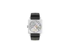 Nomos Glashütte Tetra 27 Weiss Handaufzug Edelstahl 27mm weißes Zifferblatt schwarzes Lederband Glasboden – Damenuhren Uhr ohne Datum aus Edelstahl und Leder. Das Gehäuse ist quadratisch und silber. Das Lederarmband ist schwarz. Das Zifferblatt ist arabisch Index und weiß. – Ansicht 2