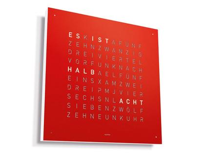 Qlocktwo Earth 45 Frontcover (ohne Uhr) Red Pepper – Großuhren Wanduhr aus . Das Gehäuse ist quadratisch. Das Zifferblatt ist digital und rot.