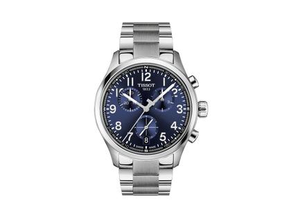Tissot Chrono L Quarz Edelstahl 42mm blaues Zifferblatt Metallband – Herrenuhren Chronograph aus Edelstahl. Das Gehäuse ist rund und silber. Das Edelstahlarmband ist silber. Das Zifferblatt ist arabisch Index und blau.