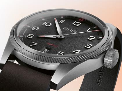 Oris ProPilot Date Automatik Edelstahl 41mm schwarzes Zifferblatt schwarzes Lederband – Herrenuhren Uhr mit Datum aus Edelstahl und Leder. Das Gehäuse ist rund und silber. Das Lederarmband ist schwarz. Das Zifferblatt ist arabisch und schwarz. – Ansicht 6