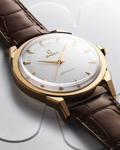 Omega Seamaster Milano Cortina 2026 Automatik Edelstahl 37mm weißes Zifferblatt braunes Lederband – Herrenuhren Uhr ohne Datum aus 750 Gelbgold und Leder. Das Gehäuse ist rund und gelbgold. Das Lederarmband ist braun. Das Zifferblatt ist ein Index in weiß. – Ansicht 6