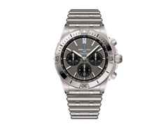 Breitling Chronomat B01 42 Automatik Titan graues Zifferblatt Metallband – Herrenuhren Chronograph aus Titan. Das Gehäuse ist rund und grau. Das Titanarmband ist grau. Das Zifferblatt ist ein Index in anthrazit.