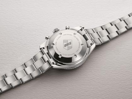 Oris Divers Sixty-Five Chronograph Automatik Edelstahl 40mm silberfarbenes Zifferblatt Metallband – Herrenuhren Chronograph aus Edelstahl und Keramik. Das Gehäuse ist rund und silber. Das Edelstahlarmband ist silber. Das Zifferblatt ist ein Index in silber. – Ansicht 3