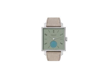 Nomos Glashütte Tetra Origins Salvia Handaufzug Edelstahl 29,5mm grünes Zifferblatt graues Lederband Glasboden – Damenuhren Uhr ohne Datum aus Edelstahl und Leder. Das Gehäuse ist quadratisch und silber. Das Lederarmband ist grau. Das Zifferblatt ist arabisch Index und grün.