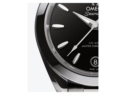 Omega Seamaster Aqua Terra 150M Automatik Edelstahl 30mm schwarzes Zifferblatt Metallband – Damenuhren Uhr mit Datum aus Edelstahl. Das Gehäuse ist rund und silber. Das Edelstahlarmband ist silber. Das Zifferblatt ist ein Index in schwarz. – Ansicht 2