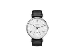 Nomos Glashütte Ludwig 36 Neomatik 75 Jahre Grundgesetz Automatik Edelstahl 36mm weißes Zifferblatt schwarzes Lederband limitiert – Damenuhren Uhr ohne Datum aus Edelstahl und Leder. Das Gehäuse ist rund und silber. Das Lederarmband ist schwarz. Das Zifferblatt ist römisch Index und weiß.