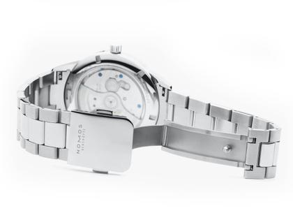 Nomos Glashütte Club Sport neomatik 42 Datum Automatik Edelstahl 42mm schwarzes Zifferblatt Metallband – Herrenuhren Uhr mit Datum aus Edelstahl. Das Gehäuse ist rund und silber. Das Edelstahlarmband ist silber. Das Zifferblatt ist arabisch Index und schwarz. – Ansicht 4