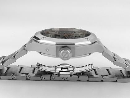 Juwelier Roller Baume & Mercier Riviera Ewiger Kalender Limited Edition Automatik Edelstahl 40mm graues Zifferblatt Metallband M0A10786 Full Set mit Garantie Occasion Neu – Herrenuhren Uhr mit Kalender aus Edelstahl. Das Gehäuse ist sonstige Form und silber. Das Edelstahlarmband ist silber. Das Zifferblatt ist römisch Index und grau. – Ansicht 3