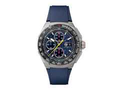TAG Heuer Formula 1 Chronograph X Oracle RedBull Racing Automatik Titan 44mm blaues Zifferblatt blaues Kautschukband – Herrenuhren Chronograph aus Carbon, DLC beschichtet, Kautschuk und Titan. Das Gehäuse ist rund und grau. Das Kautschuk / Kunststoff / Silikon Armband ist blau. Das Zifferblatt ist ein Index in blau.
