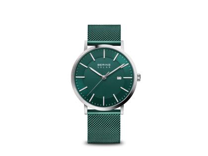 Bering Solar Edelstahl 39mm grünes Zifferblatt grünes Metallband – Herrenuhren Uhr mit Datum aus Edelstahl. Das Gehäuse ist rund und silber. Das Edelstahlarmband ist grün. Das Zifferblatt ist ein Index in grün.