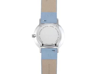Junghans FORM Damen Quarz Edelstahl 34mm versilbertes Zifferblatt blaues Lederband – Damenuhren Uhr mit Datum aus Edelstahl und Leder. Das Gehäuse ist rund und silber. Das Lederarmband ist blau. Das Zifferblatt ist ein Index in silber. – Ansicht 4