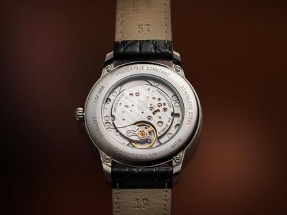 Frederique Constant Classics Moneta Handaufzug Edelstahl 38,5mm braunes Zifferblatt schwarzes Lederband limitiert – Herrenuhren Uhr ohne Datum aus Edelstahl und Leder. Das Gehäuse ist rund und silber. Das Lederarmband ist schwarz. Das Zifferblatt ist ein Index in braun. – Ansicht 6