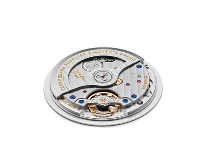 Nomos Glashütte Tangente 41 neomatik Update Automatik Edelstahl 40mm weißes Zifferblatt schwarzes Lederband – Herrenuhren Uhr mit Datum aus Edelstahl. Das Gehäuse ist rund und silber. Das Lederarmband ist schwarz. Das Zifferblatt ist arabisch Index und weiß. – Ansicht 9
